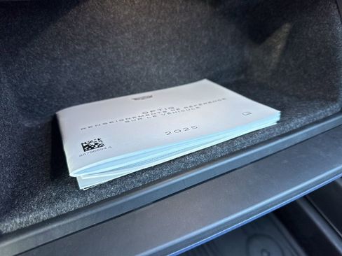 Used 2025 Cadillac Optiq Sport 2 image 36