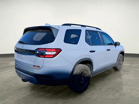 Certified 2025 Honda Pilot TrailSport image 5