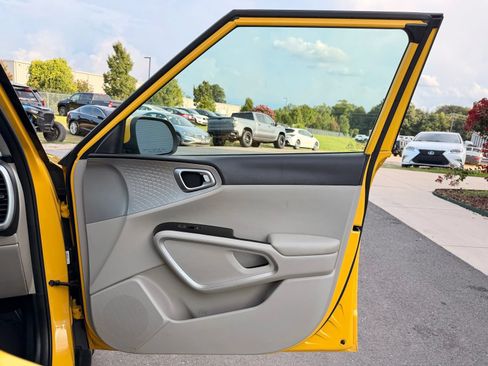 Used 2020 Kia Soul LX FWD image 20