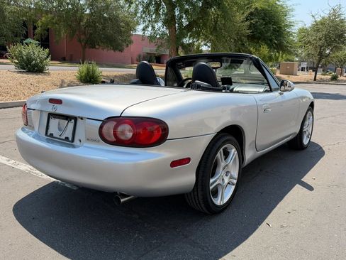 Used 2005 MAZDA MX-5 Miata LS RWD image 9