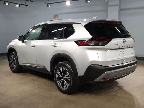 Used 2021 Nissan Rogue SV FWD image 5