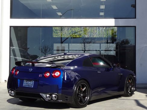 Used 2014 Nissan GT-R Black Edition image 8