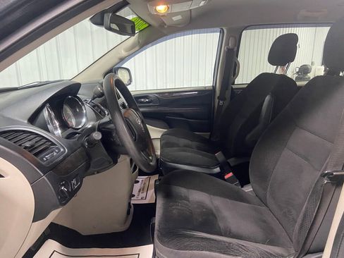 Used 2019 Dodge Grand Caravan SE image 9