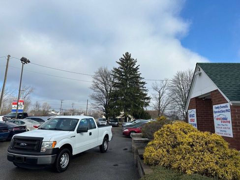 Used 2013 Ford F150 XL w/ Mid Equipment Group RWD image 1