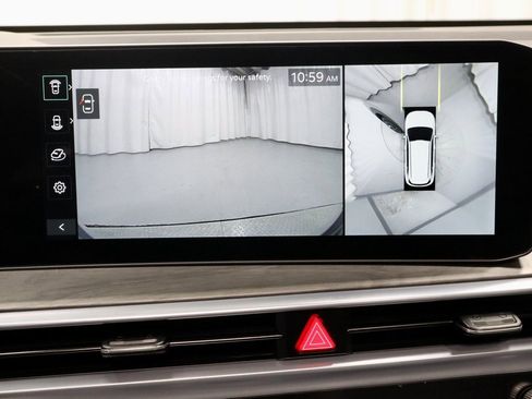 Used 2025 Kia Sorento SX image 2