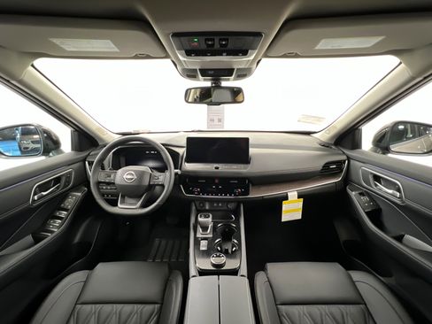 New 2026 Nissan Rogue Platinum image 9