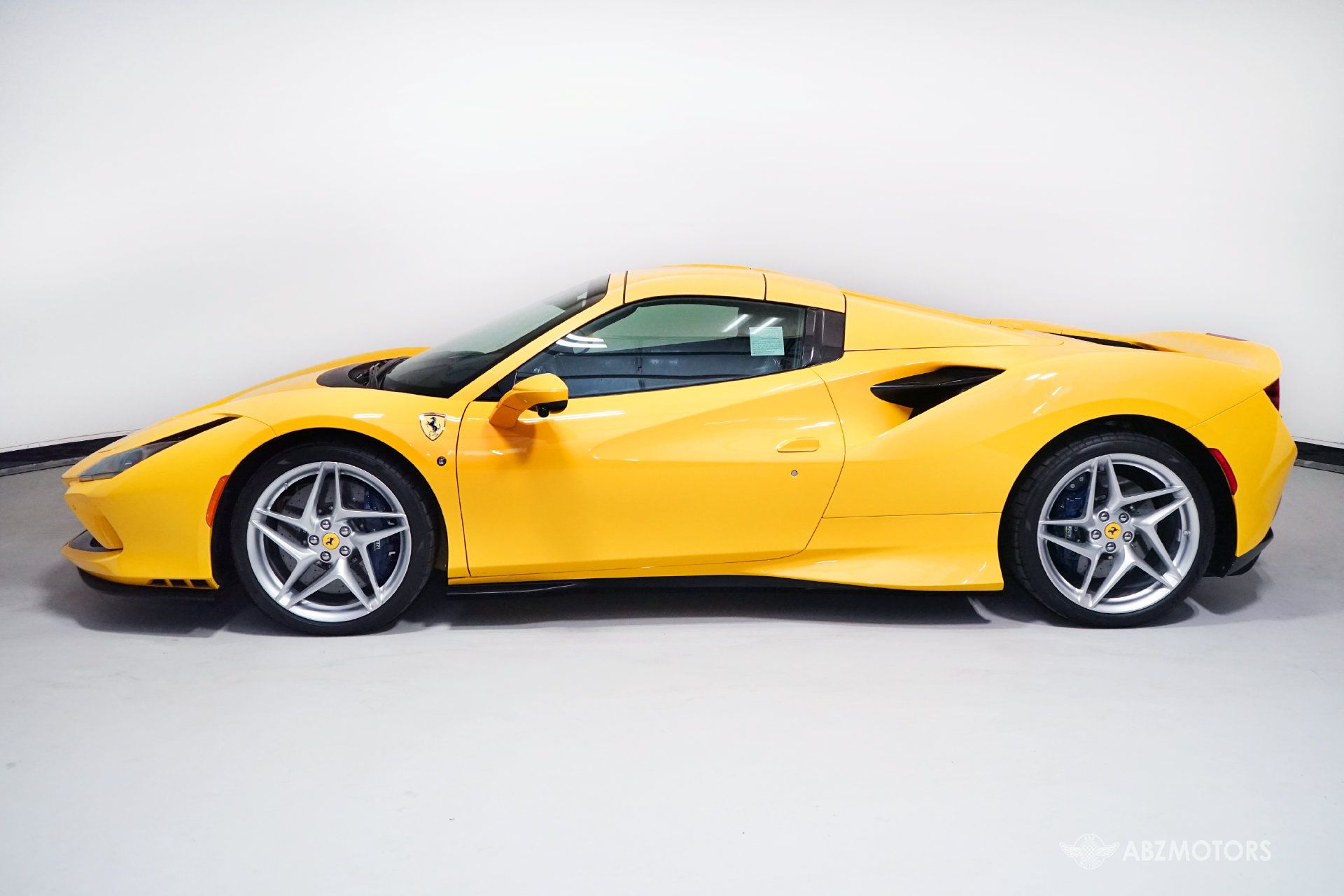 Used 2022 Ferrari F8 Tributo RWD image 5