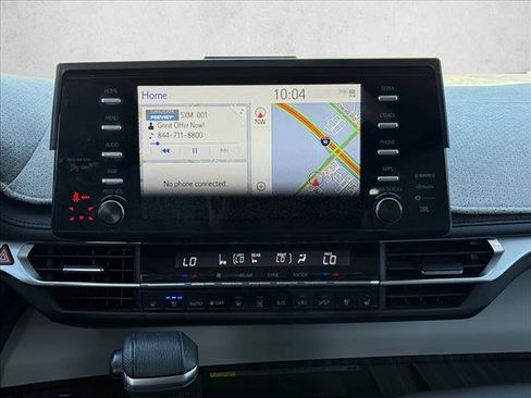 Used 2022 Toyota Sienna Limited image 17