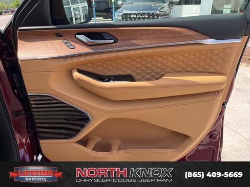 New 2026 Jeep Grand Cherokee L Summit AWD/4WD image 32