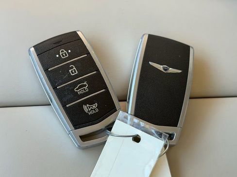 Used 2020 Genesis G90 3.3T Premium RWD image 23