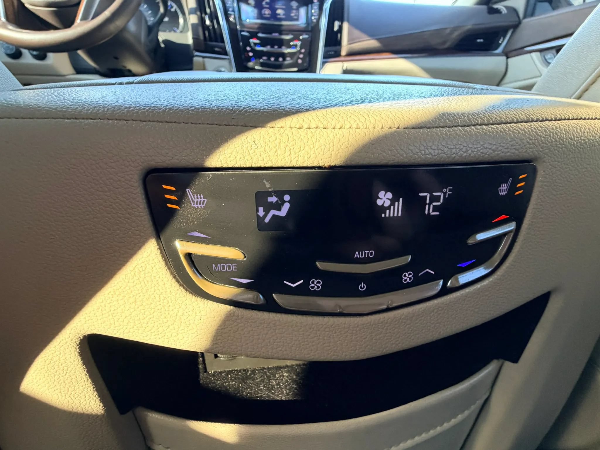 Used 2017 Cadillac Escalade ESV Premium Luxury AWD/4WD image 24