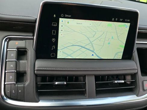 Used 2023 GMC Yukon XL SLE image 15