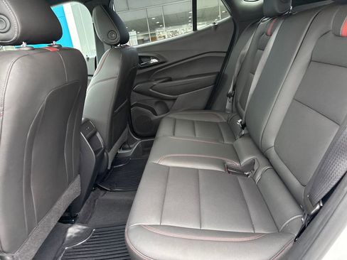 Used 2024 Chevrolet Trax RS w/ Sunroof Package image 28