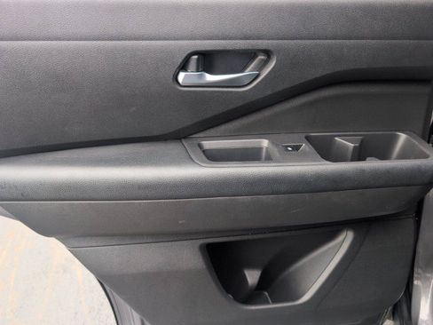 Used 2022 Nissan Pathfinder SV FWD image 37