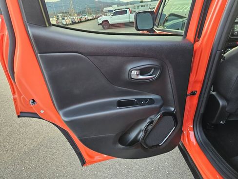 Used 2017 Jeep Renegade Altitude w/ Safety & Security Group image 12