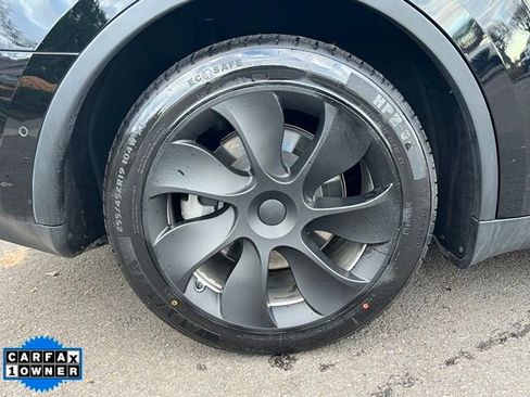 Used 2022 Tesla Model Y Long Range image 9