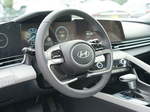 New 2025 Hyundai Elantra Limited image 6