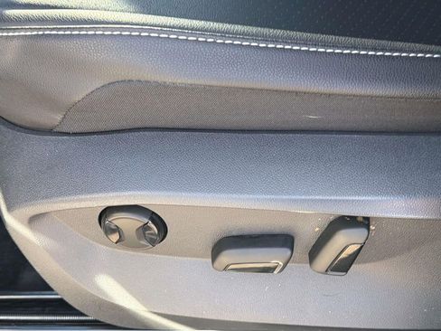 Used 2023 Volkswagen Tiguan SE R-Line image 28