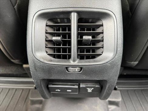 Used 2019 Jeep Cherokee Latitude Plus w/ Comfort/Convenience Group FWD image 16