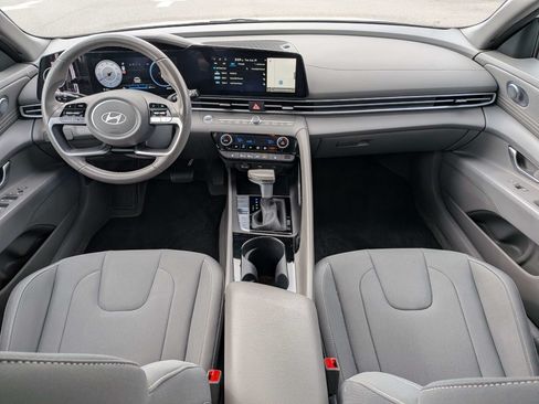 Used 2025 Hyundai Elantra SEL FWD image 11