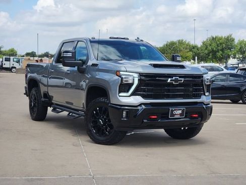 Used 2025 Chevrolet Silverado 2500 LTZ w/ LTZ Plus Package AWD/4WD image 2