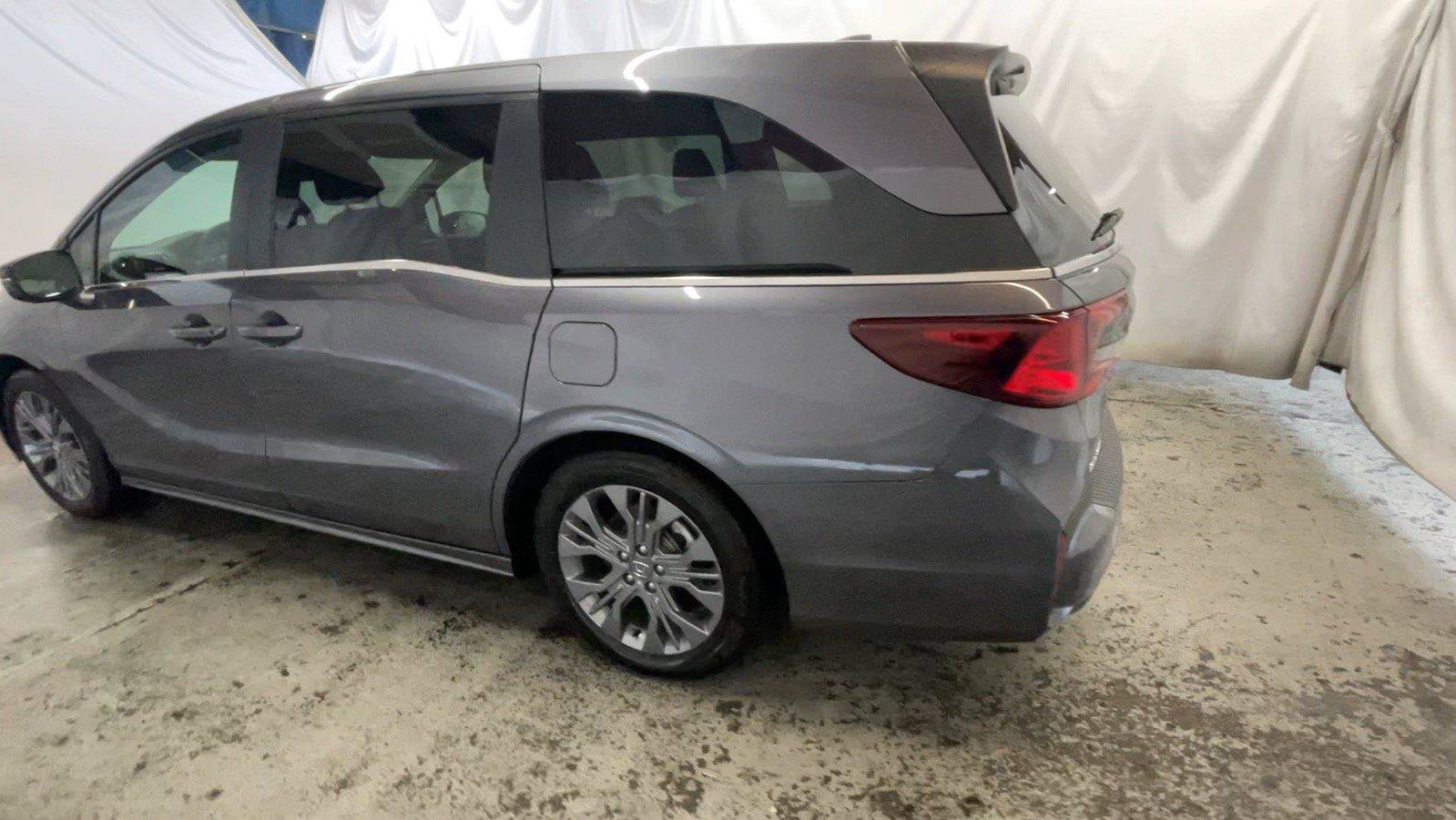 Certified 2025 Honda Odyssey Touring image 10