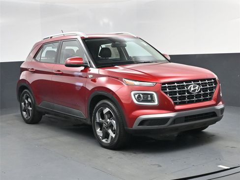 Used 2024 Hyundai Venue Limited image 18