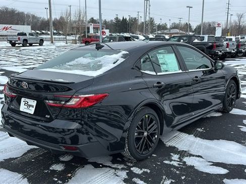 New 2026 Toyota Camry SE image 28