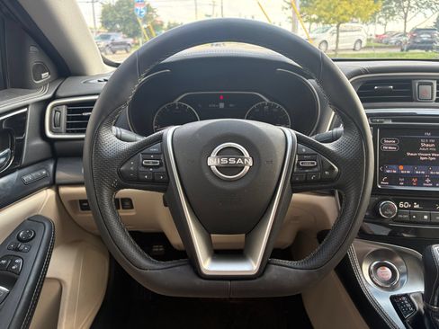 Used 2023 Nissan Maxima Platinum w/ Sport Mat Group FWD image 9