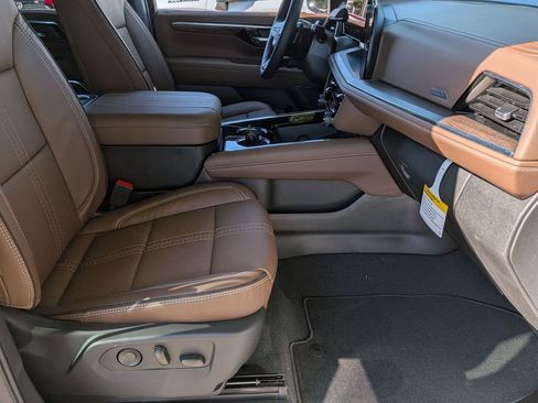 New 2026 Chevrolet Suburban High Country w/ Sun And Tow Package AWD/4WD image 24