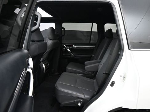 Used 2023 Lexus GX 460 Premium w/ Accessory Package image 17