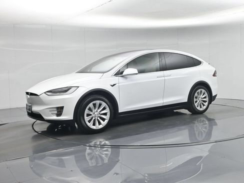 Used 2020 Tesla Model X Long Range AWD/4WD image 23