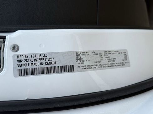 Used 2024 Chrysler Pacifica Limited FWD image 34