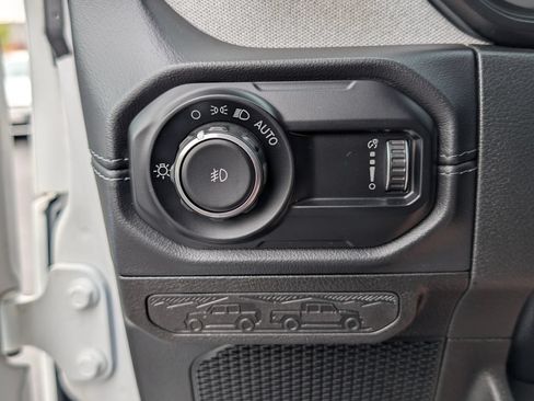 Used 2024 Jeep Wrangler Unlimited Sahara AWD/4WD image 33