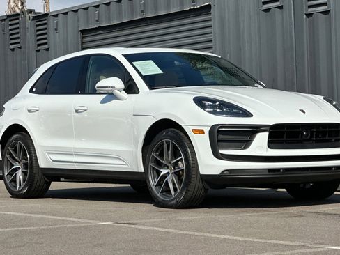 Used 2025 Porsche Macan image 10