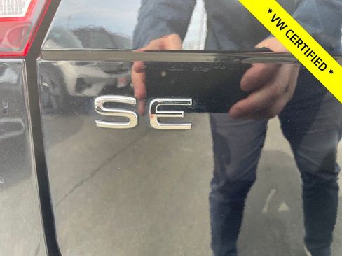 Used 2024 Volkswagen Tiguan SE image 9