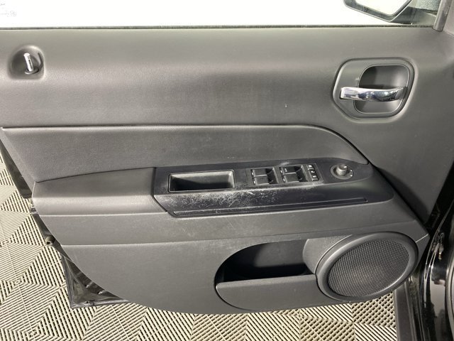 Used 2015 Jeep Patriot Latitude AWD/4WD image 11