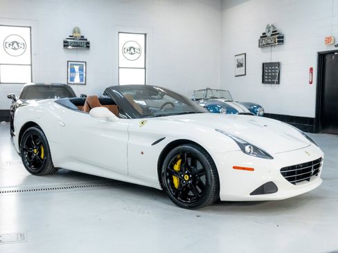 Used 2016 Ferrari California T image 6
