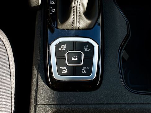 New 2026 Nissan Frontier SV image 18