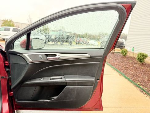 Used 2018 Ford Fusion SE image 23