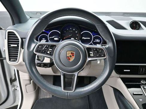 Used 2020 Porsche Cayenne AWD/4WD image 16