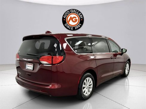 Used 2017 Chrysler Pacifica Touring w/ Tire & Wheel Group image 7