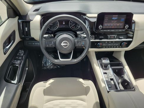 Used 2022 Nissan Pathfinder SV FWD image 19