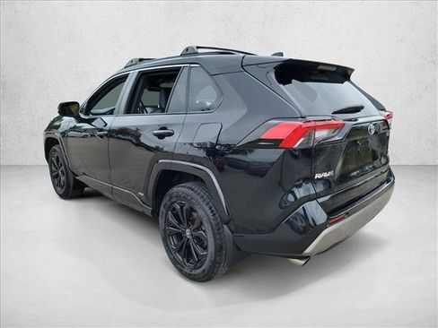 Used 2022 Toyota RAV4 SE image 6
