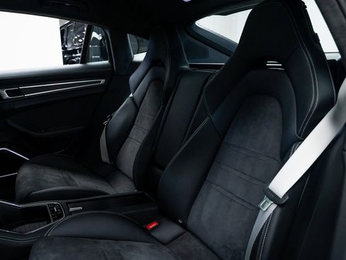 Used 2023 Porsche Panamera GTS image 21