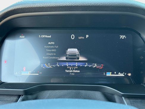 New 2025 Jeep Grand Cherokee Limited w/ Luxury Tech Group II AWD/4WD image 28