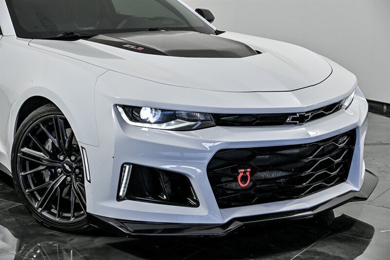 Used 2018 Chevrolet Camaro ZL1 RWD image 2