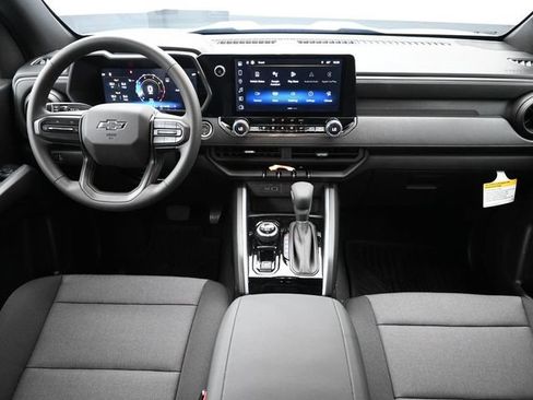 Used 2025 Chevrolet Colorado Trail Boss AWD/4WD image 17