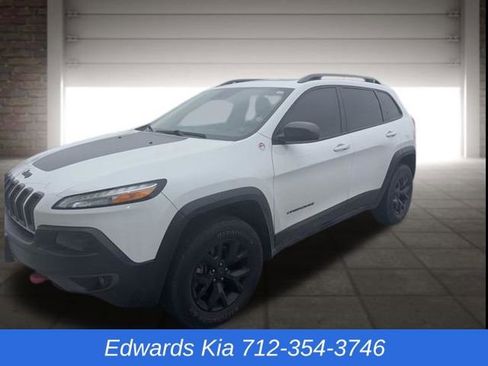 Used 2016 Jeep Cherokee Trailhawk w/ Comfort/Convenience Group image 1