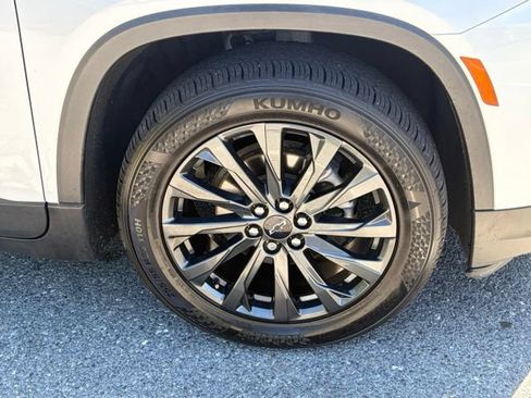 Used 2023 Chevrolet Traverse RS AWD/4WD image 11